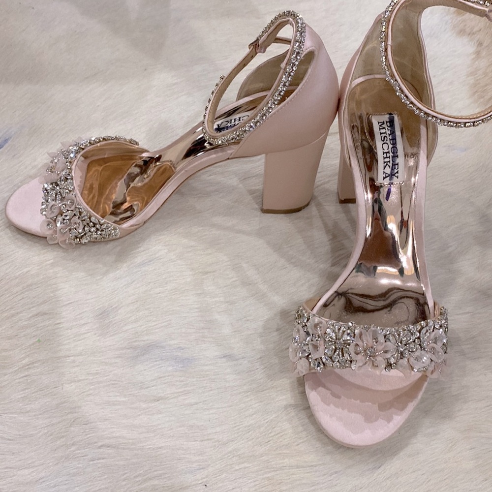 Finesse Ankle Strap Evening Shoe size 7.5 in seashell